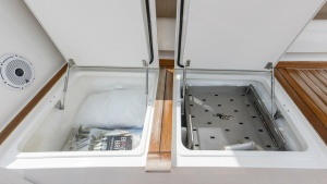 2017 72 Viking Enclosed Bridge Share-E Rear Deck (11)