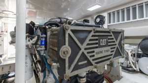 2007 64 Viking Enclosed Bridge Reel Blues Engine Room (5)