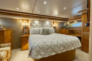 2013 Viking 76 Convertible thumbnail 24