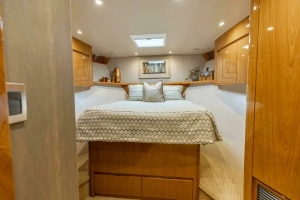 2013 Viking 76 Convertible thumbnail 33