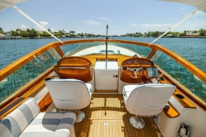 Tira Bella 30ft Hinckley Yacht For Sale