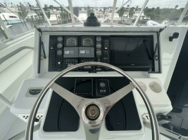 Hatteras SF Down Time - Helm
