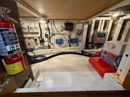 Alaskan 70 OHANA - Interior Helm Doghouse