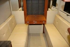 2015 Sea Ray 410 Sundancer thumbnail 9