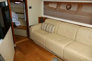2015 Sea Ray 410 Sundancer thumbnail 6