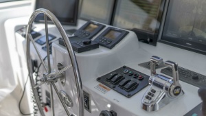Hatteras 80 Gallopin- Flybridge Helm