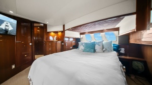 CARVER 56 VOYAGER SKY LOUNGE “LADY CAPE”