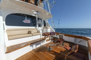 2020 Viking 62 Convertible thumbnail 4