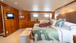 WELL DONE 84ft Burger Yacht For Sale