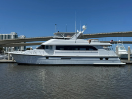 PERFECT LA DEE 75ft Hatteras Yacht For Sale