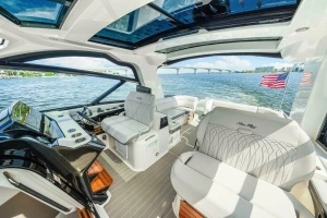 2022 Sea Ray 370 Sundancer thumbnail 13