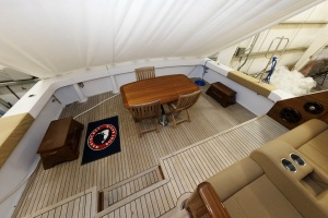 Viking 61 YOLO - Cockpit