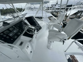 Hatteras SF Down Time - Helm
