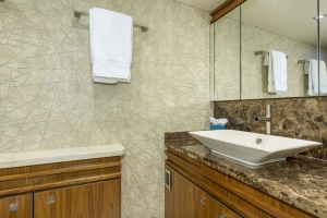 2016 Viking 92 Enclosed Bridge thumbnail 27