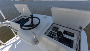 2007 64 Viking Enclosed Bridge Reel Blues Tower Controls