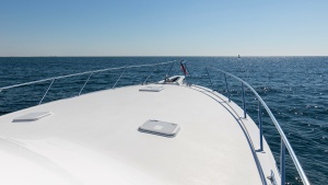 2008 54 Hatteras Convertible American Made Bow Deck (4)