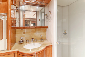 Active Octo 104ft Destiny Yacht For Sale