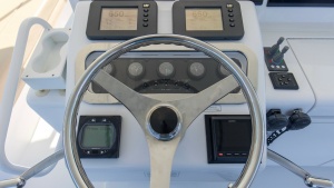 2008 54 Hatteras Convertible American Made Bridge (6)