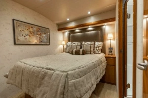 2013 Viking 76 Convertible thumbnail 37