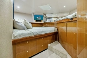 2002 Viking 65 Convertible thumbnail 36