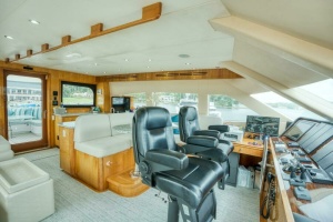 MAJESTIK 80ft Hatteras Yacht For Sale