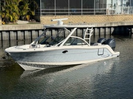 Photo 6210400 for 2021 Robalo R317 E Komo Mai 2021 Robalo R317