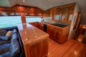 2005 Hatteras 68 Convertible thumbnail 2