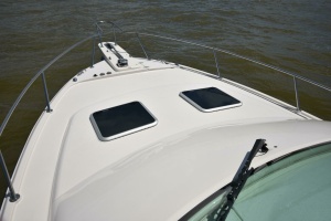 2016 Grady-White 330 Express thumbnail 39