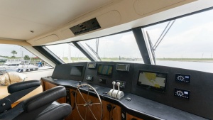 Enclosed Bridge Helm Station