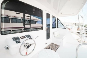 MoonTan 2002 Hatteras 65 Enclosed Bridge Yacht For Sale in Mobile AL
