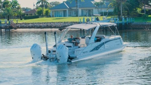 HOLD ON 30ft Bennington Yacht For Sale