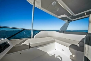 2025 Absolute Navetta 53 thumbnail 38