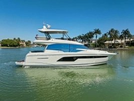 2022 Prestige 520 Flybridge thumbnail 1