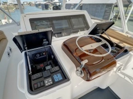 2017 Viking 52 Convertible thumbnail 25
