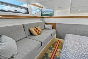2019 Cruisers Yachts 42 Cantius thumbnail 33