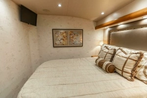 2013 Viking 76 Convertible thumbnail 39