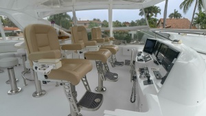 Hatteras 80 Gallopin- Flybridge Helm