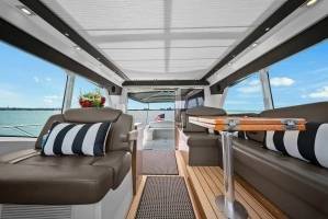2014 Cruisers Yachts 48 Cantius thumbnail 5