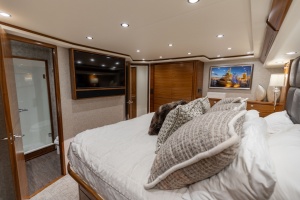 2023 Viking 72 Convertible thumbnail 35