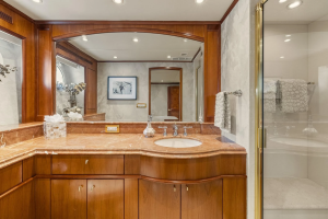 DIRT POOR 118ft Trinity Yachts Yacht For Sale