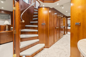 DIRT POOR 118ft Trinity Yachts Yacht For Sale