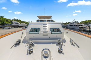 DIRT POOR 118ft Trinity Yachts Yacht For Sale