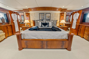 DIRT POOR 118ft Trinity Yachts Yacht For Sale