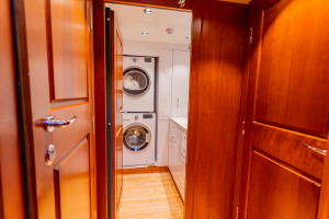 Dozer 98ft Queenship Yacht For Sale