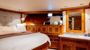 Dozer 98ft Queenship Yacht For Sale