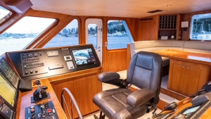 Dozer 98ft Queenship Yacht For Sale