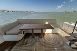 2022 Prestige 590 Flybridge thumbnail 9