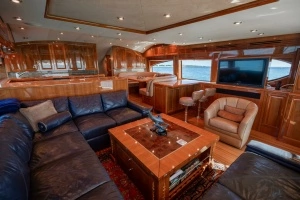 2005 Hatteras 68 Convertible thumbnail 5