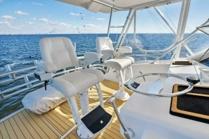 2002 Viking 65 Convertible thumbnail 4