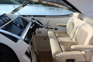 2015 Sea Ray 410 Sundancer thumbnail 3